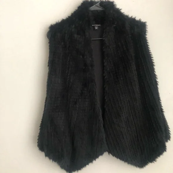 Black Faux Fur Vest | EXPRESS - Picture 2 of 6